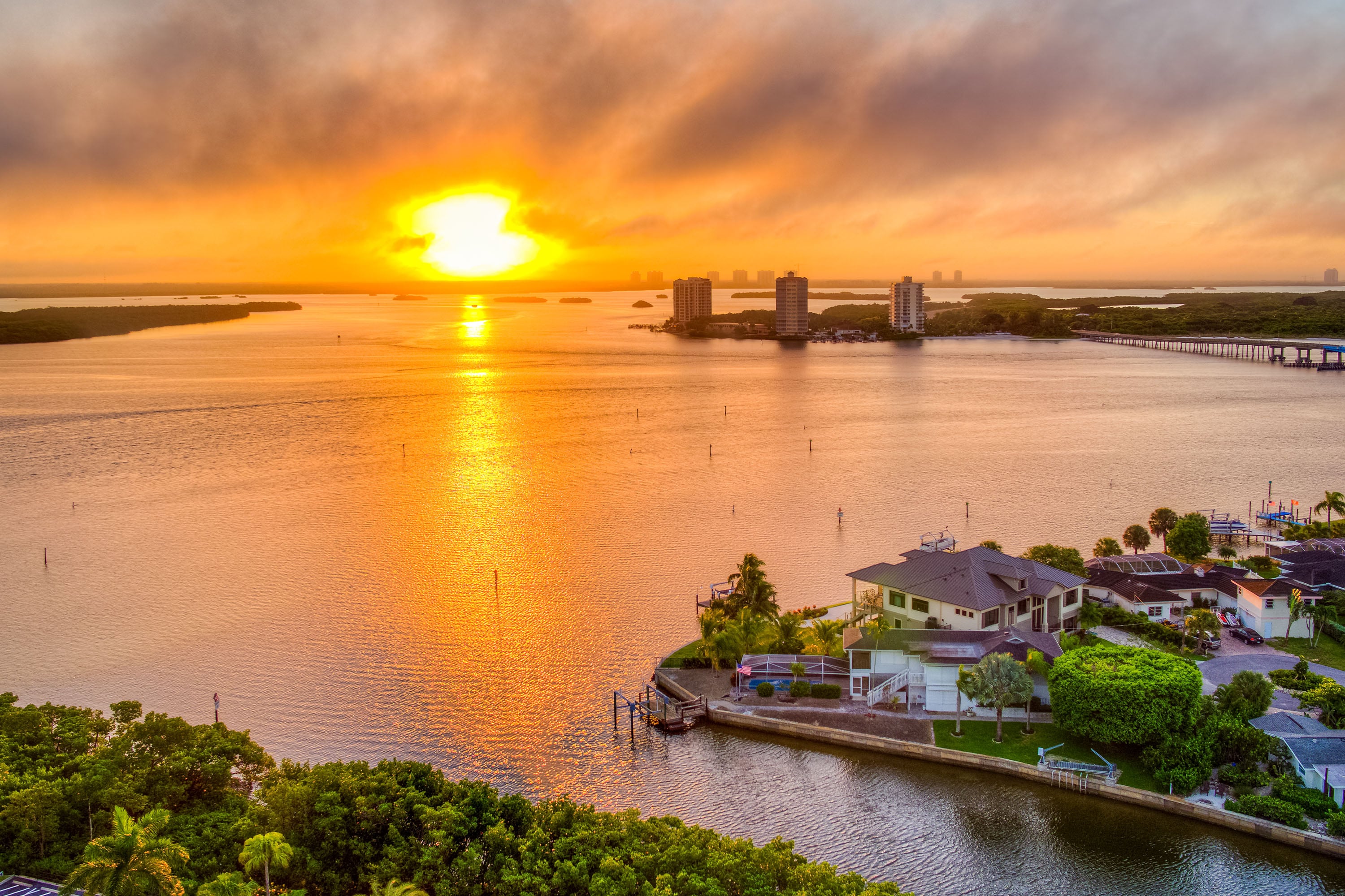 Gulf Views vs. Bay Views: What Should Waterfront Condo Buyers Consider?